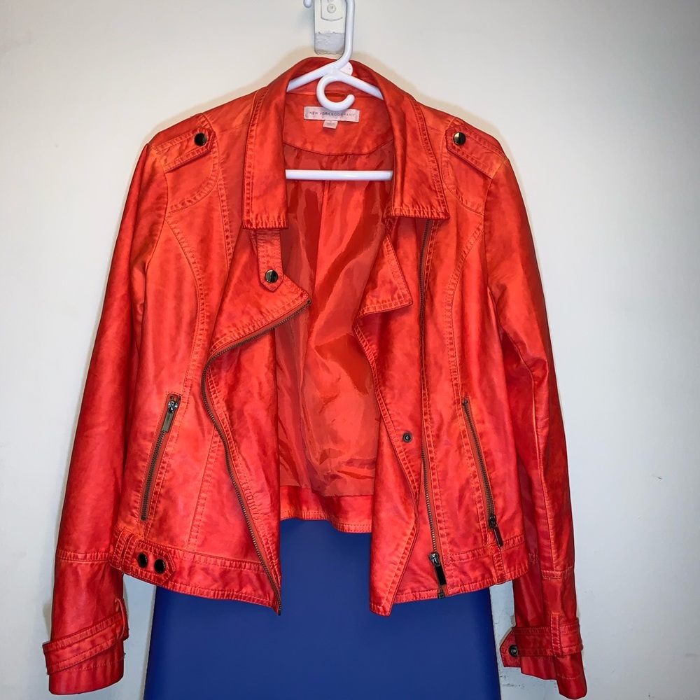 WOMEN’S LEATHER JACKET
